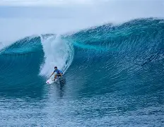  冲浪总决赛上演强强对话，川蜀犀牛队逆转齐鲁飞鹰队，团队配合流畅；细节处理更胜一筹