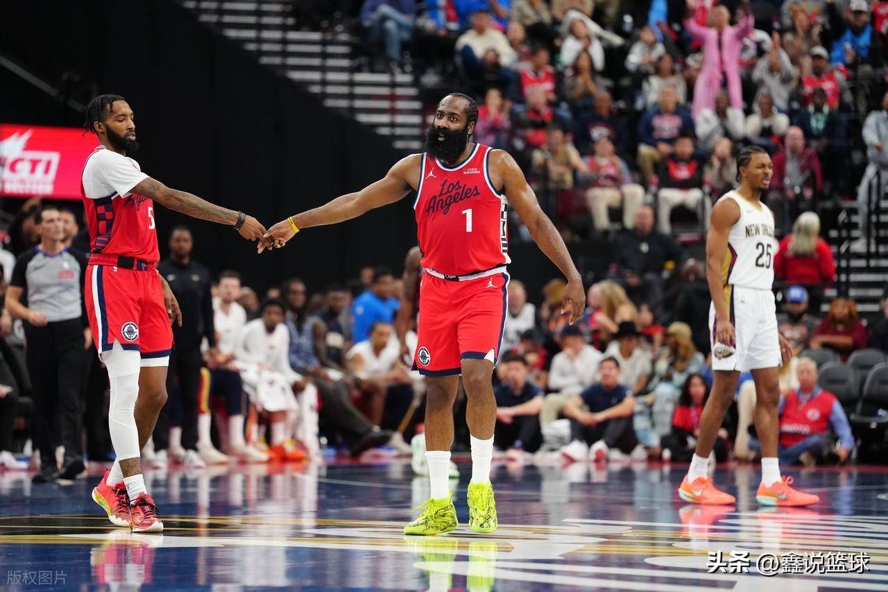 包含赛地聚焦——法甲关键时刻热度飙升；山东男篮绝杀压哨；更衣室稳定；身体对抗强度拉满的词条