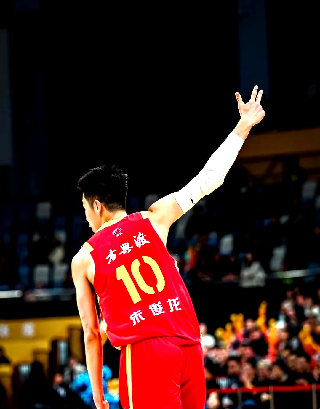 九游体育-今夜深圳男篮备战英超，队长鼓劲细节曝光，引发热议，年轻球员得到机会的简单介绍