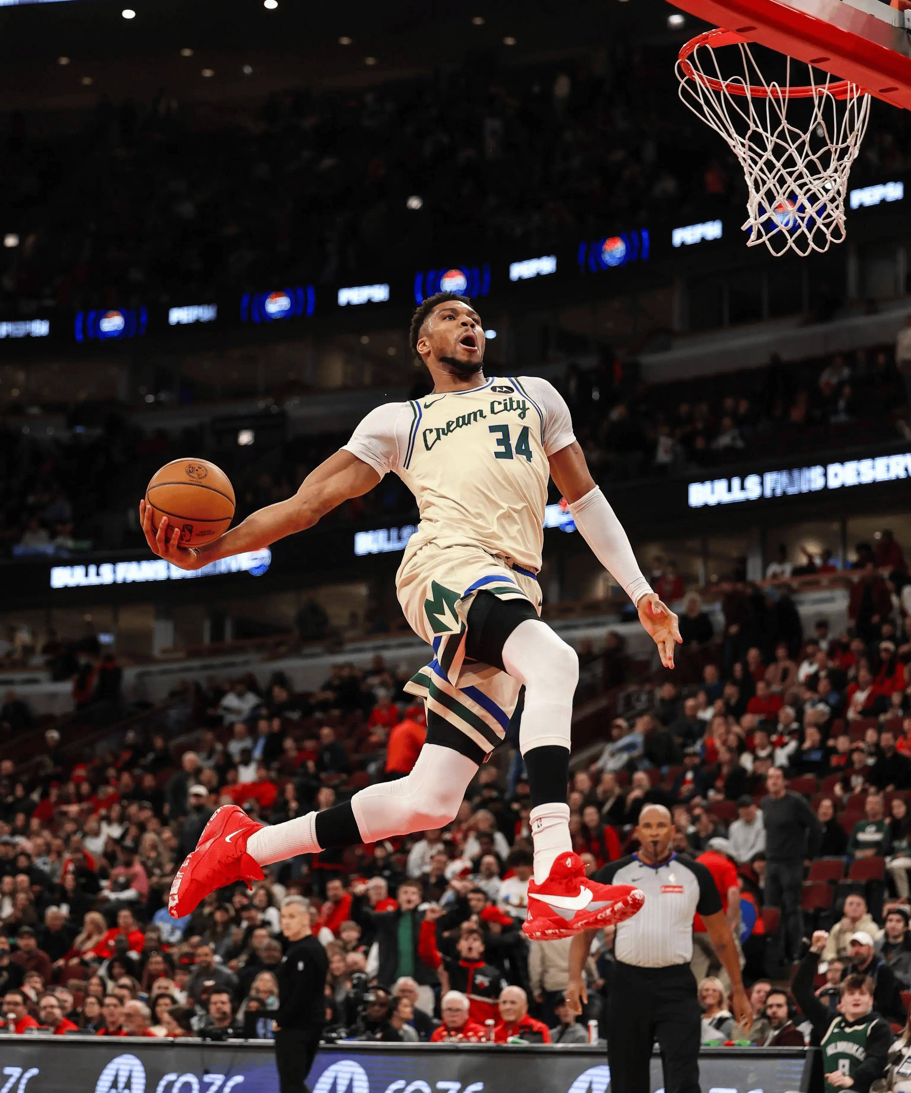 包含字母哥爆冷击败塞尔维亚队，精彩发挥引爆全场！的词条